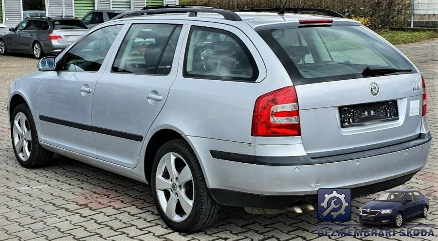 Aripa spate skoda octavia 2010